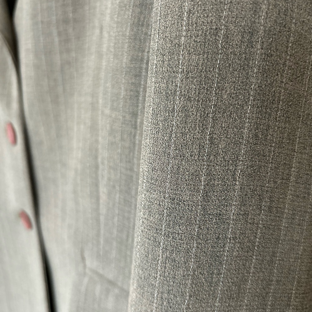 Halston 2 pc Taupe Brown Pin striped Suit Size 12. - Picture 4 of 6